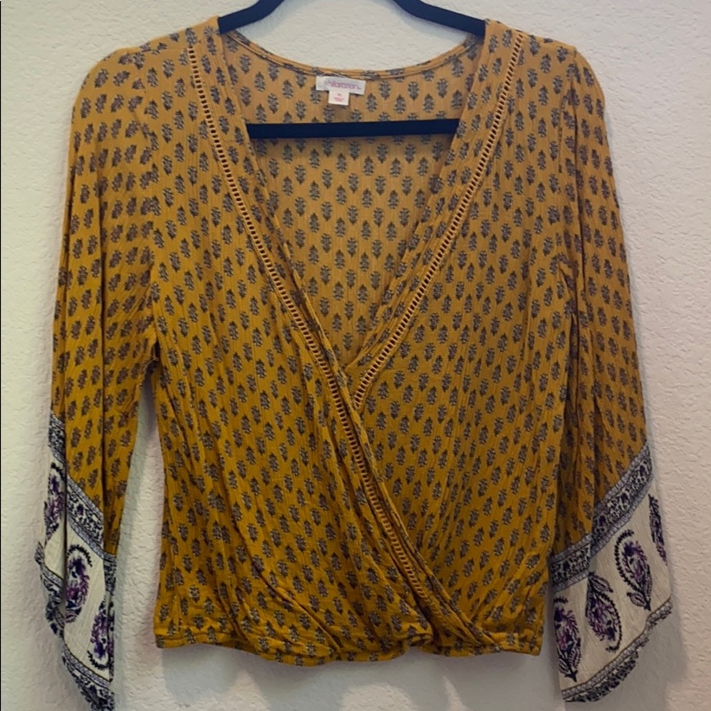 Crop flutter sleeve
